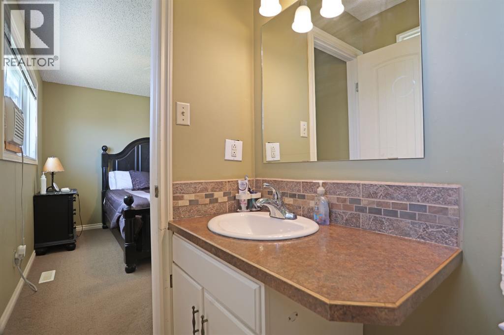 213 Centre Street, Patricia, Alberta  T0J 2K0 - Photo 19 - A2306525