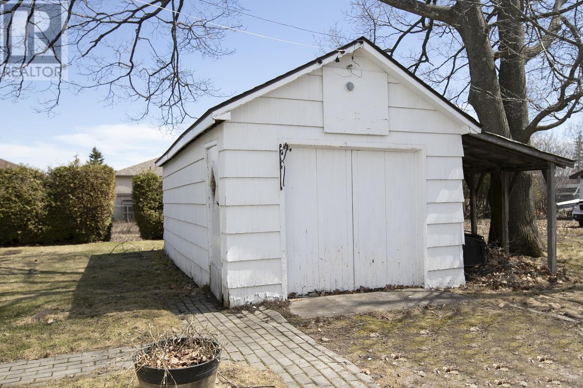 548 Lake St, Sault Ste. Marie, Ontario  P6B 3L2 - Photo 3 - SM260820
