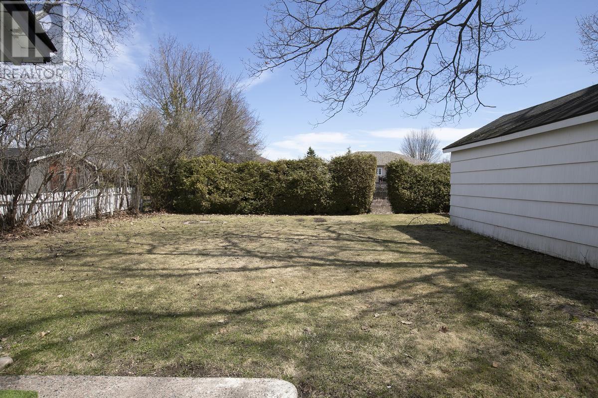 548 Lake St, Sault Ste. Marie, Ontario  P6B 3L2 - Photo 4 - SM260820