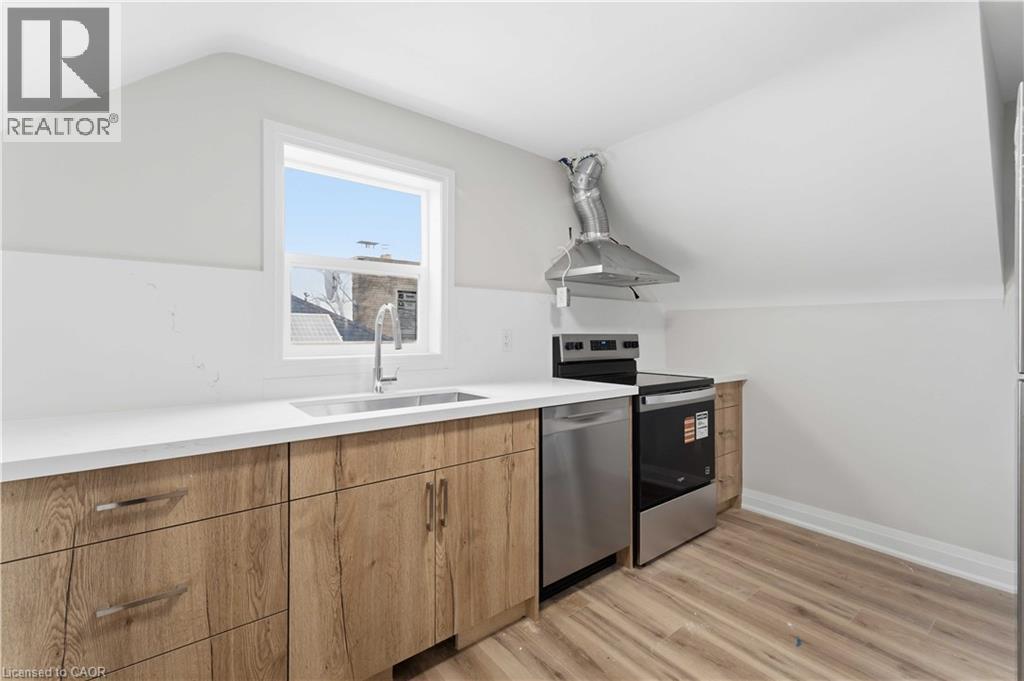 124 Mcelroy Road E Unit# 2, Hamilton, Ontario  L9A 1Y9 - Photo 3 - 40828136