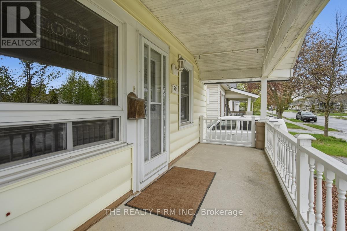 201 Giles Street, London East, Ontario  N5Z 2V9 - Photo 2 - X13097114