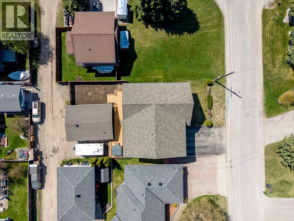 1322 11th Avenue, Fernie, British Columbia  V0B 1M0 - Photo 11 - 10386058