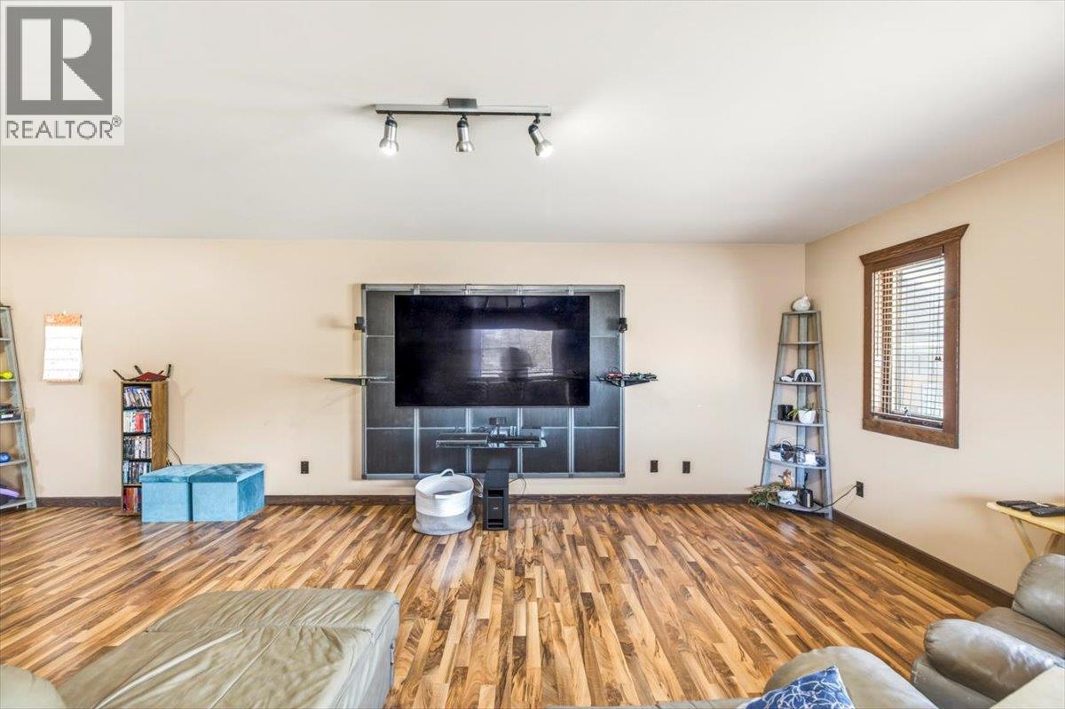 1322 11th Avenue, Fernie, British Columbia  V0B 1M0 - Photo 51 - 10386058