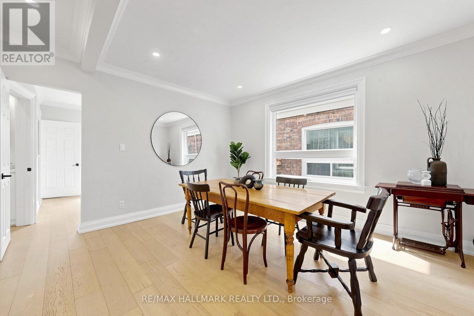 301 Wolverleigh Boulevard, Toronto, Ontario  M4C 1S5 - Photo 7 - E13087734