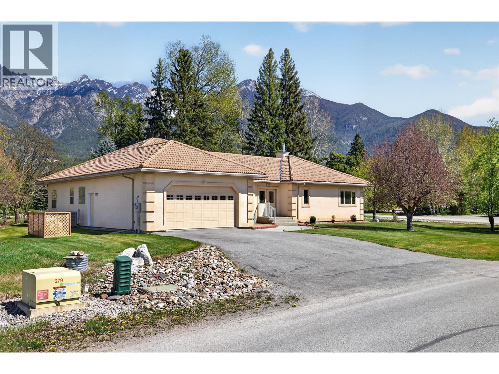 5102 Riverside Drive, Fairmont Hot Springs, British Columbia  V0B 1L1 - Photo 6 - 10386294