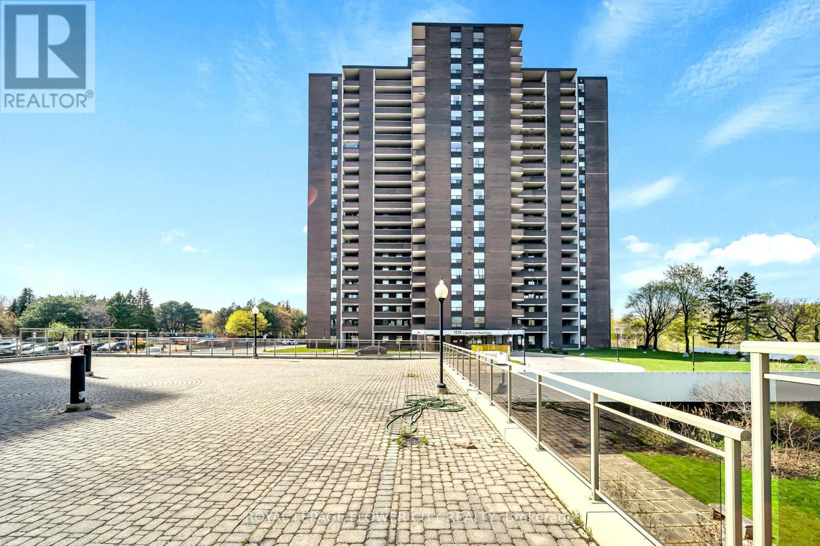 305 - 1535 Lakeshore Road E, Mississauga, Ontario  L5E 3E2 - Photo 1 - W13092740
