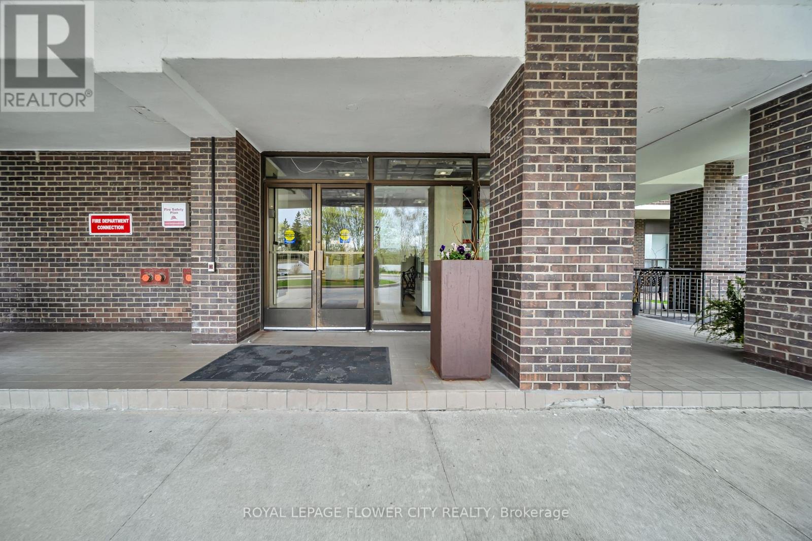 305 - 1535 Lakeshore Road E, Mississauga, Ontario  L5E 3E2 - Photo 7 - W13092740