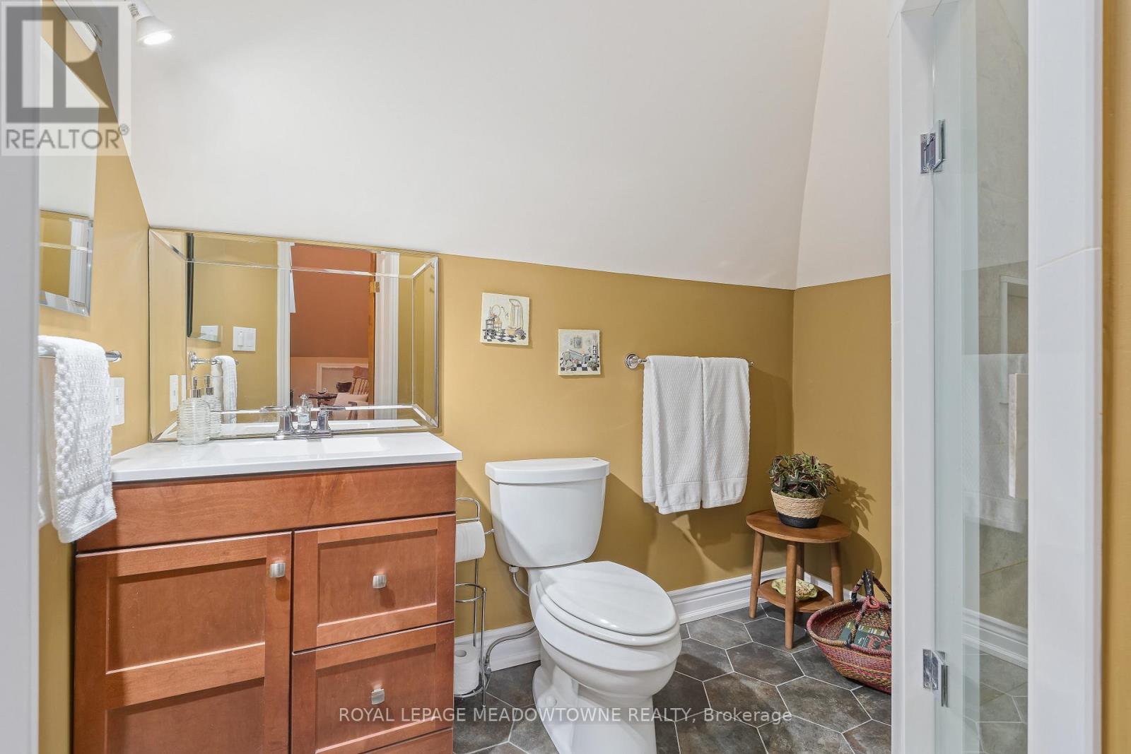8 Queen Street, Halton Hills, Ontario  L7G 2E4 - Photo 35 - W13096092