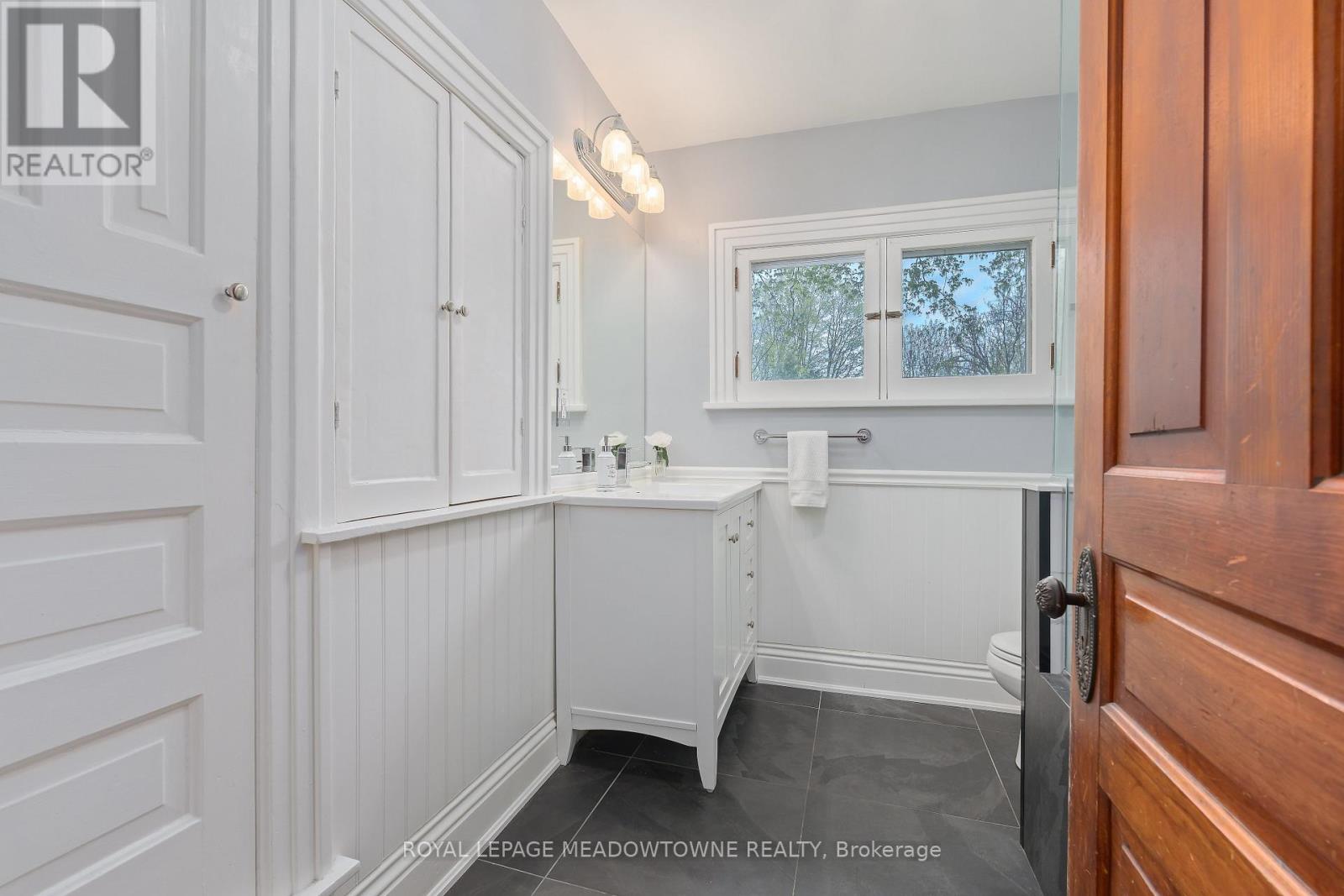 8 Queen Street, Halton Hills, Ontario  L7G 2E4 - Photo 29 - W13096092