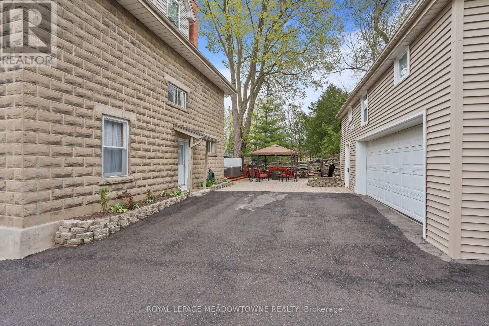 8 Queen Street, Halton Hills, Ontario  L7G 2E4 - Photo 38 - W13096092