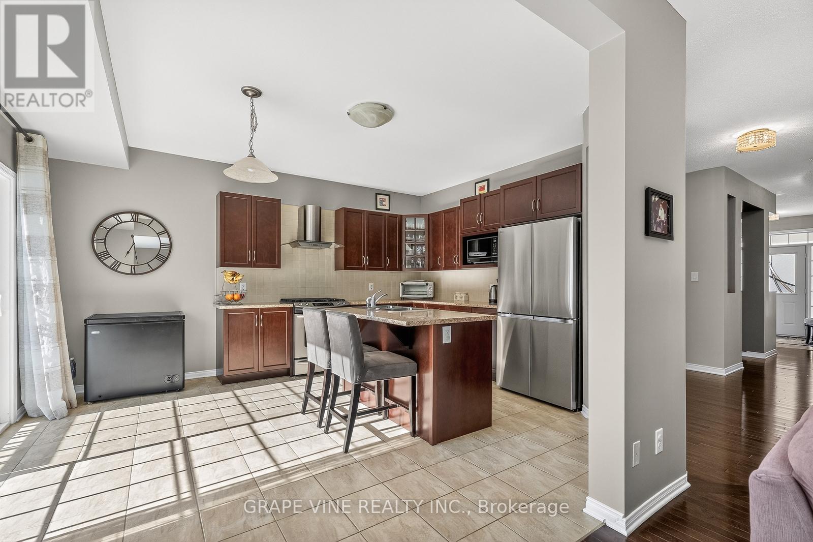 112 Sunita Crescent, Ottawa, Ontario  K2J 5S5 - Photo 12 - X12838276