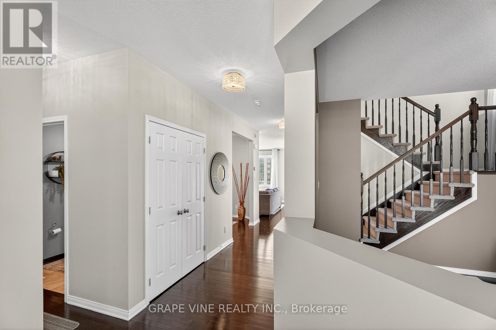 112 Sunita Crescent, Ottawa, Ontario  K2J 5S5 - Photo 4 - X12838276