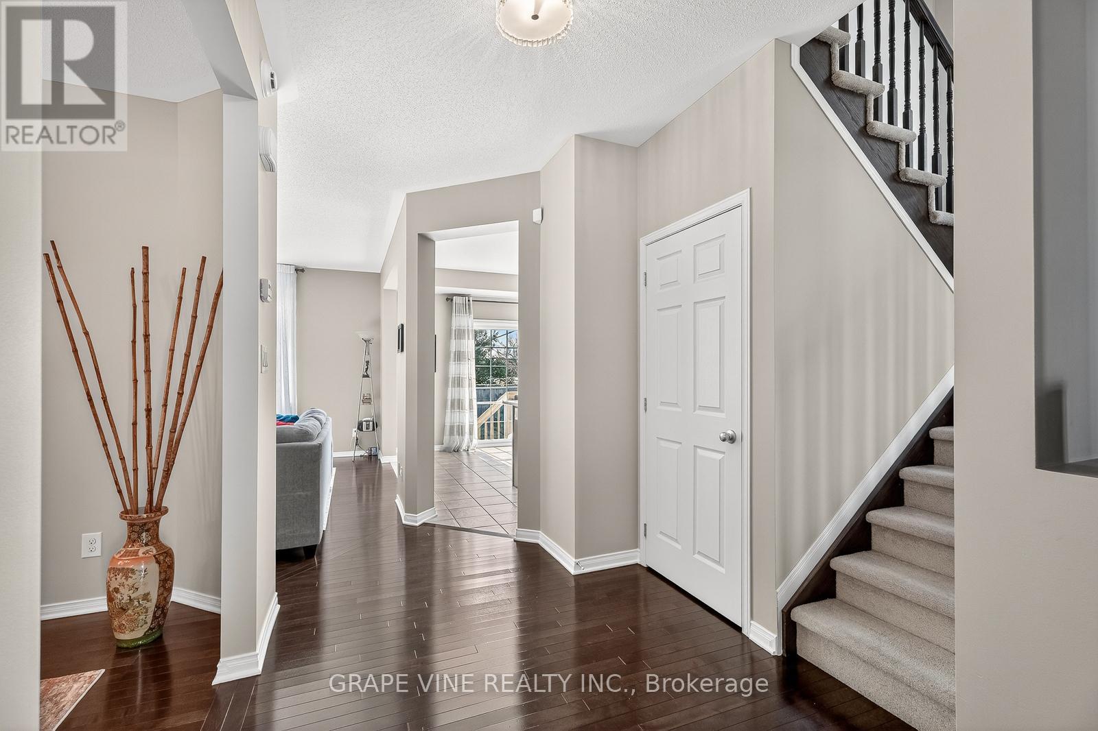 112 Sunita Crescent, Ottawa, Ontario  K2J 5S5 - Photo 7 - X12838276