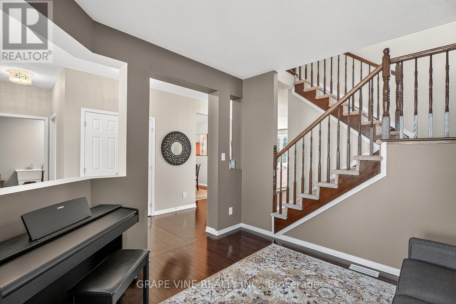 112 Sunita Crescent, Ottawa, Ontario  K2J 5S5 - Photo 9 - X12838276