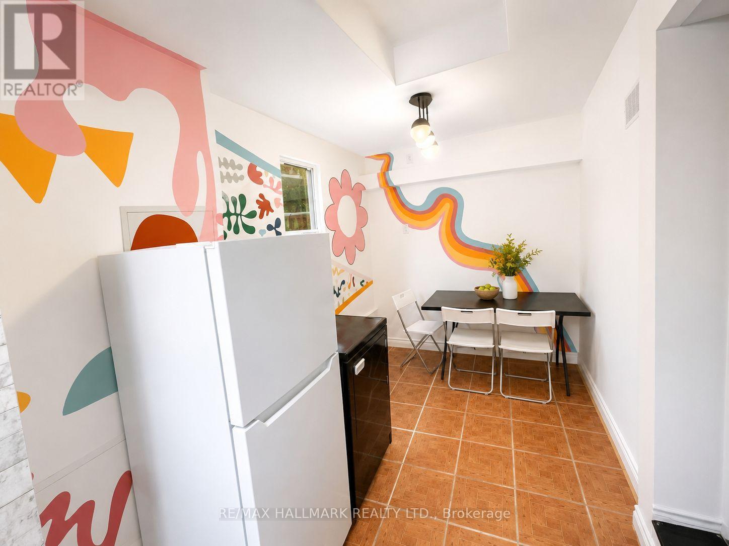 Main Rm 1 - 866 Bathurst Street, Toronto, Ontario  M5R 3G3 - Photo 4 - C13097178