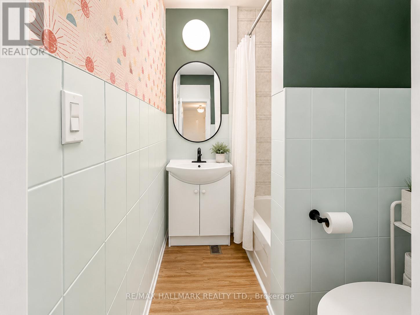 Main Rm 1 - 866 Bathurst Street, Toronto, Ontario  M5R 3G3 - Photo 5 - C13097178