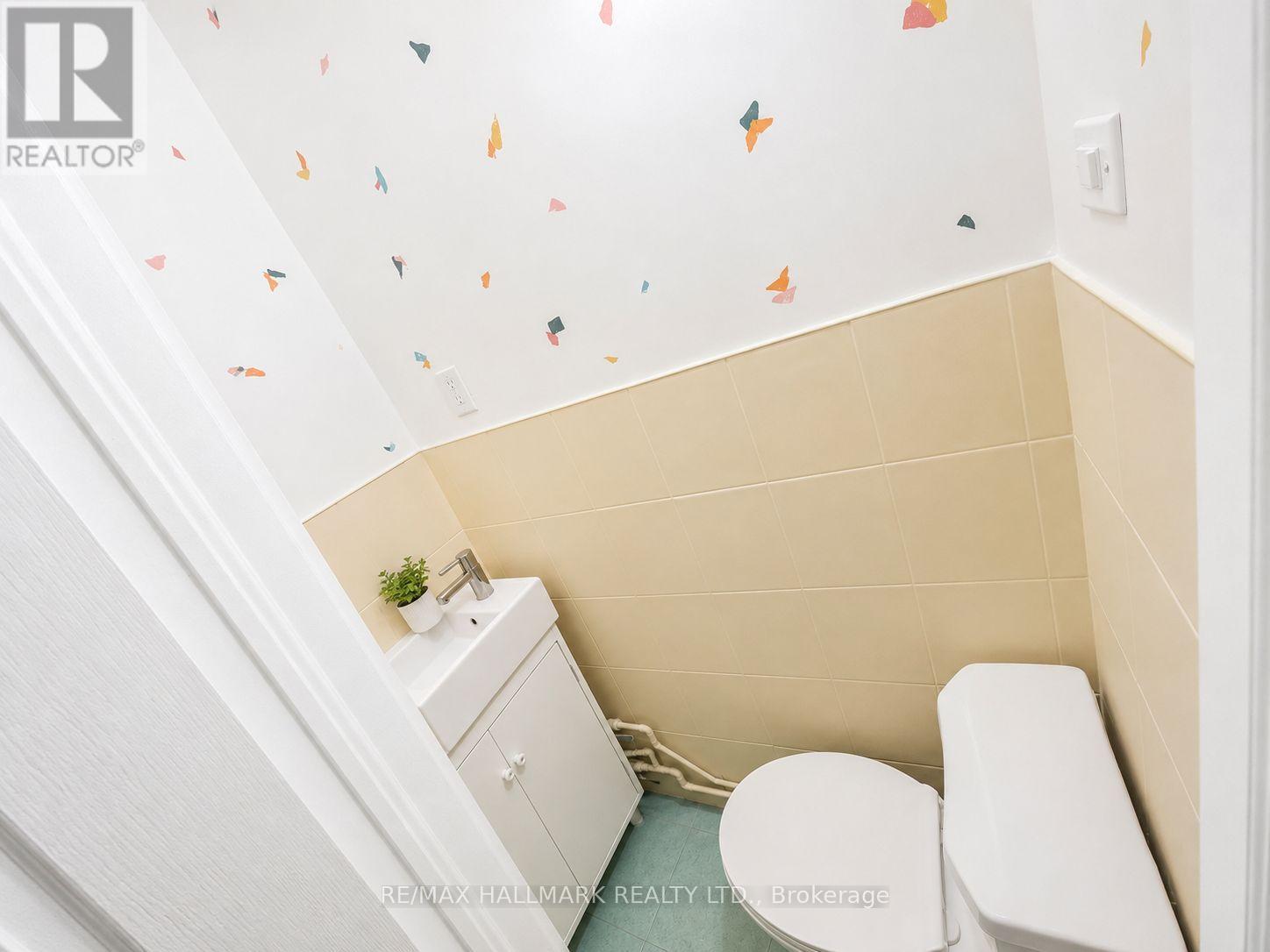 Main Rm 1 - 866 Bathurst Street, Toronto, Ontario  M5R 3G3 - Photo 6 - C13097178