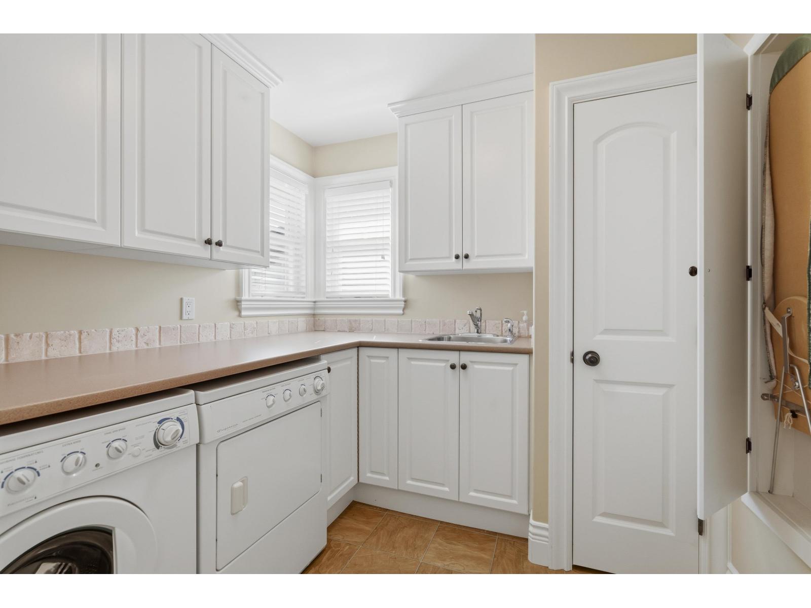 16398 36a Avenue, Surrey, British Columbia  V3Z 0M1 - Photo 17 - R3119845
