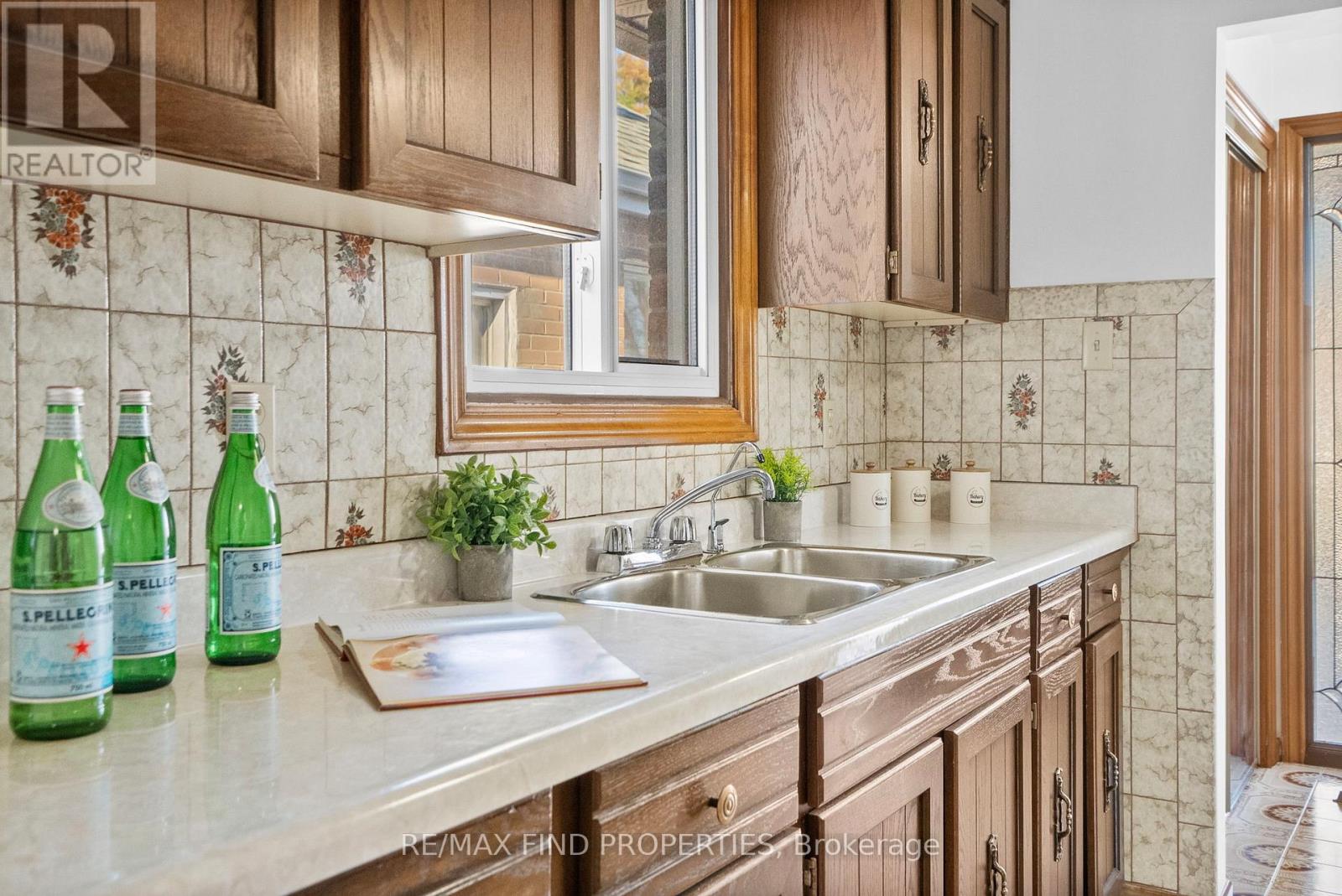 16 Mcdonald Avenue, Toronto, Ontario  M1L 3Y8 - Photo 23 - E13096966