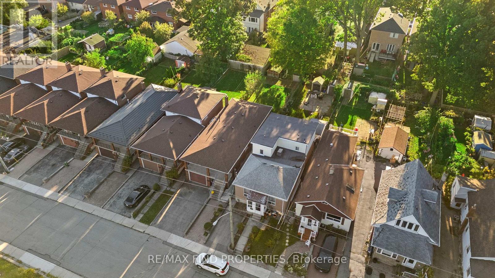 16 Mcdonald Avenue, Toronto, Ontario  M1L 3Y8 - Photo 3 - E13096966