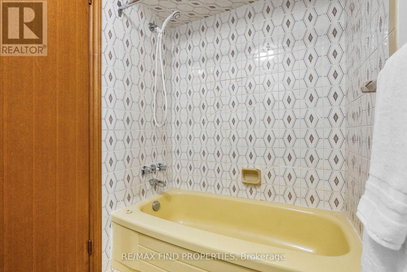 16 Mcdonald Avenue, Toronto, Ontario  M1L 3Y8 - Photo 35 - E13096966