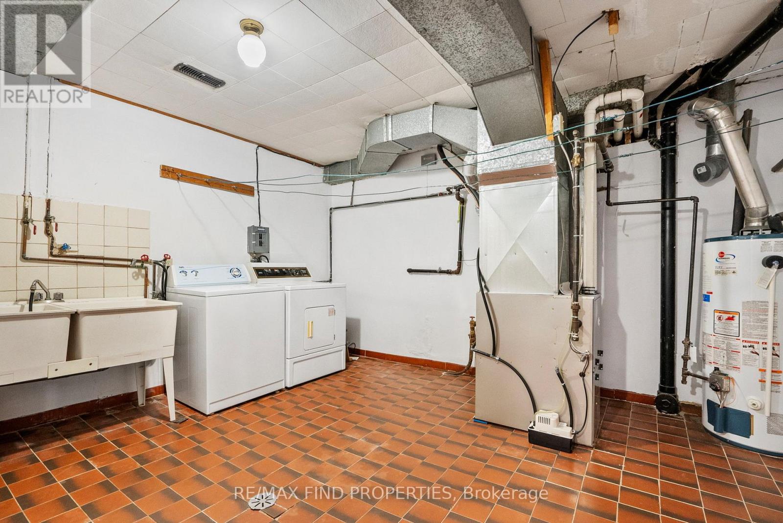 16 Mcdonald Avenue, Toronto, Ontario  M1L 3Y8 - Photo 37 - E13096966