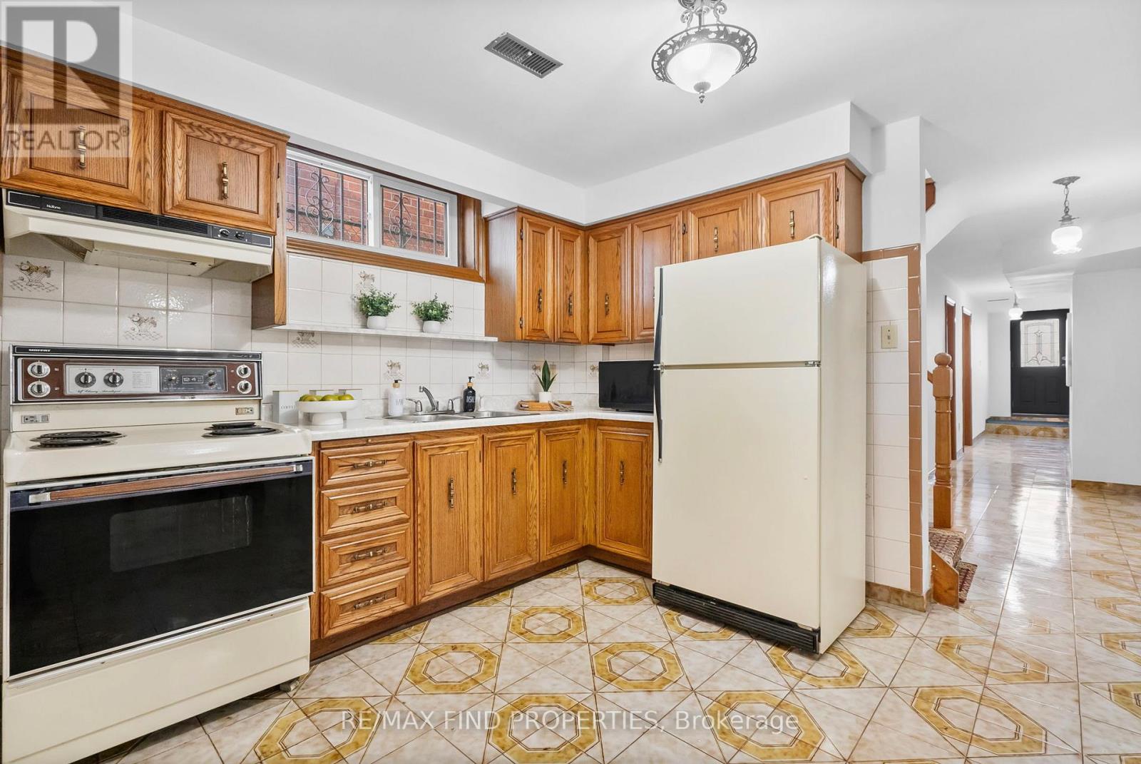 16 Mcdonald Avenue, Toronto, Ontario  M1L 3Y8 - Photo 39 - E13096966