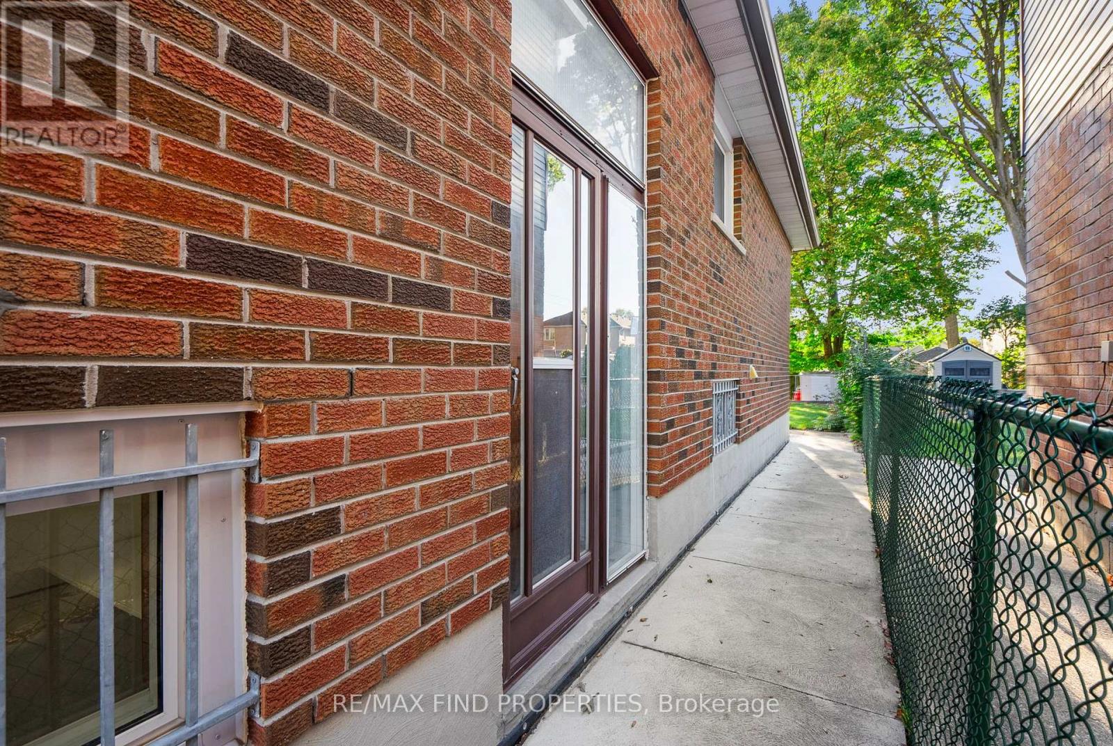 16 Mcdonald Avenue, Toronto, Ontario  M1L 3Y8 - Photo 47 - E13096966