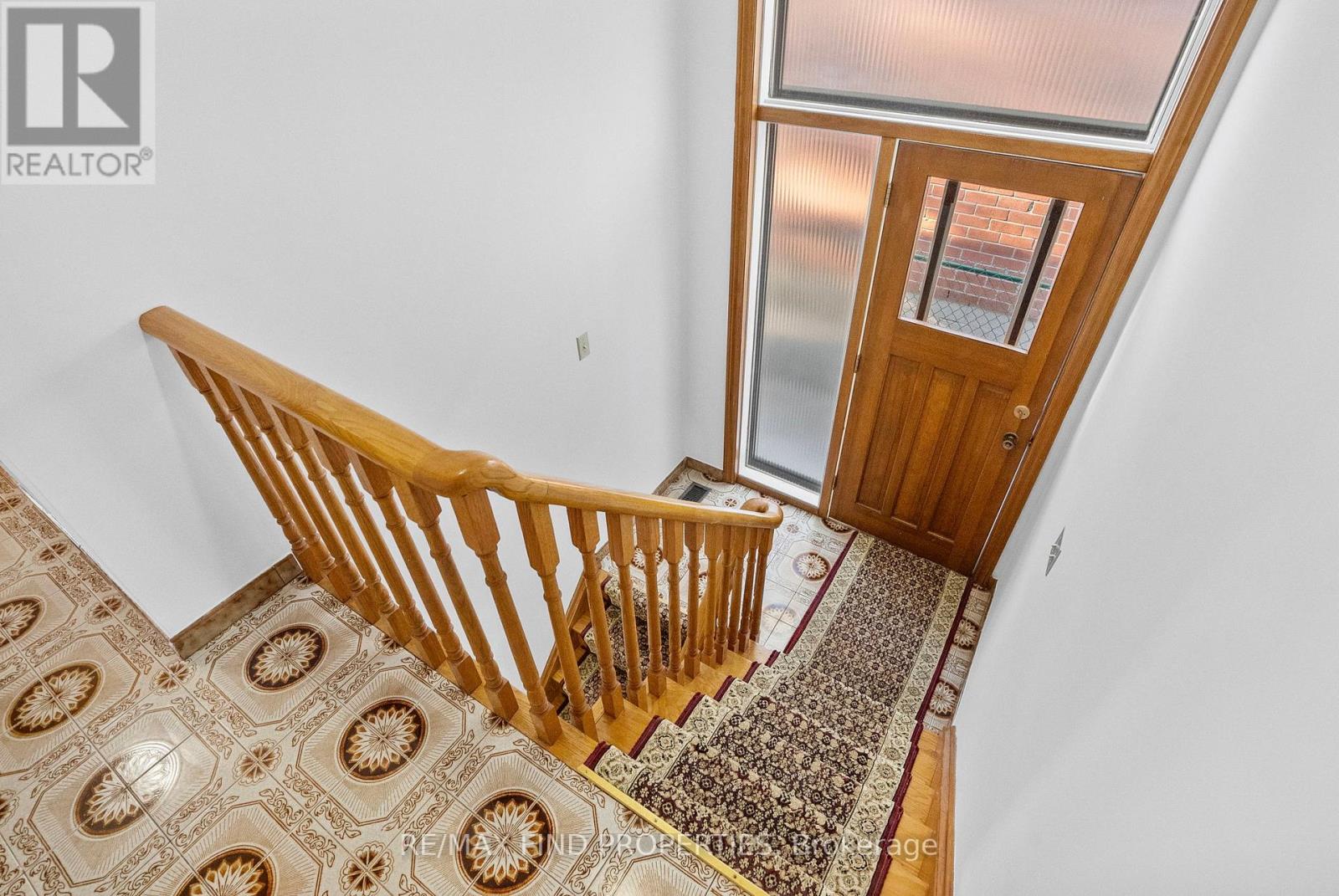 16 Mcdonald Avenue, Toronto, Ontario  M1L 3Y8 - Photo 8 - E13096966