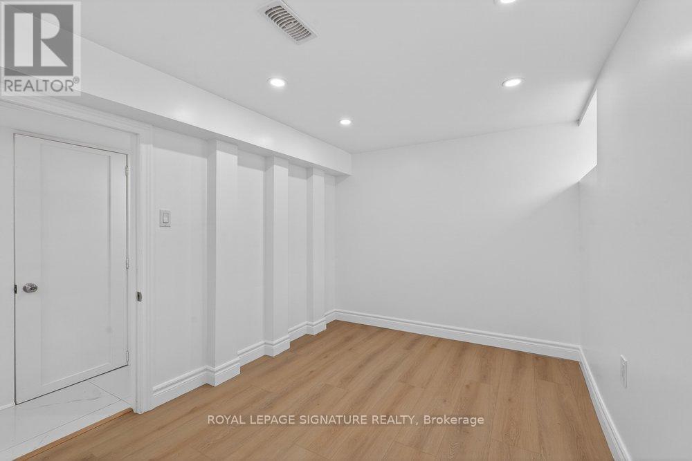 Lower - 146 Coleridge Avenue, Toronto, Ontario  M4C 4H6 - Photo 10 - E13097032