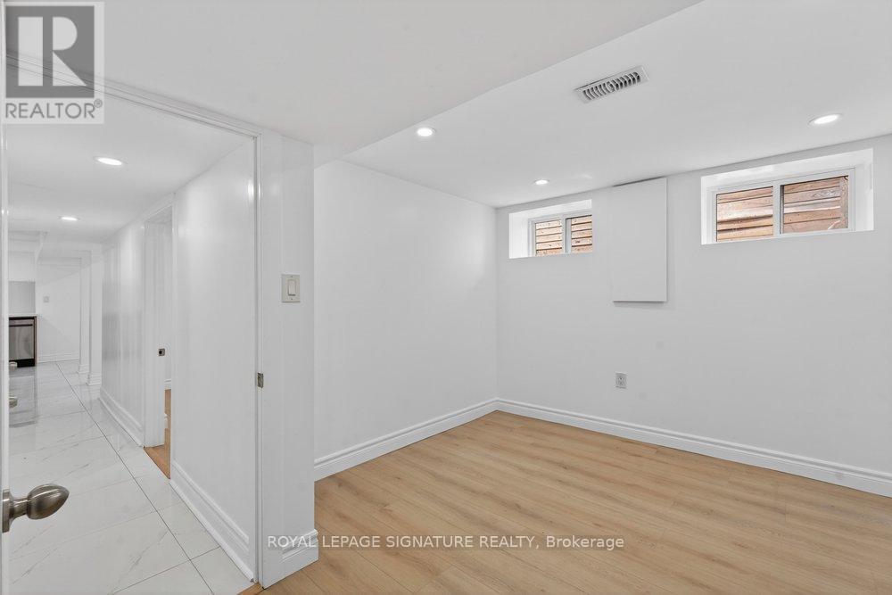 Lower - 146 Coleridge Avenue, Toronto, Ontario  M4C 4H6 - Photo 12 - E13097032