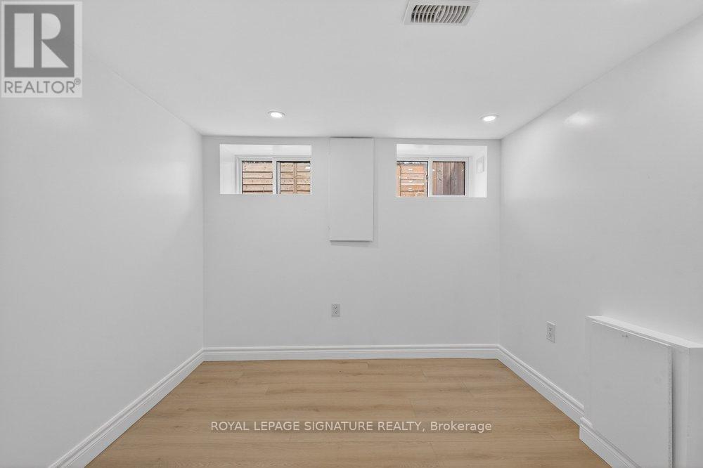 Lower - 146 Coleridge Avenue, Toronto, Ontario  M4C 4H6 - Photo 13 - E13097032