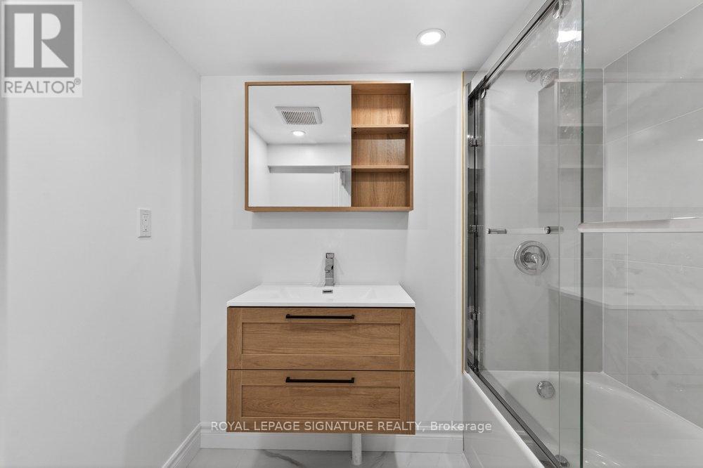Lower - 146 Coleridge Avenue, Toronto, Ontario  M4C 4H6 - Photo 17 - E13097032