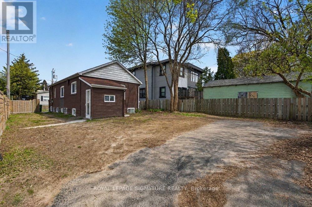 Lower - 146 Coleridge Avenue, Toronto, Ontario  M4C 4H6 - Photo 19 - E13097032