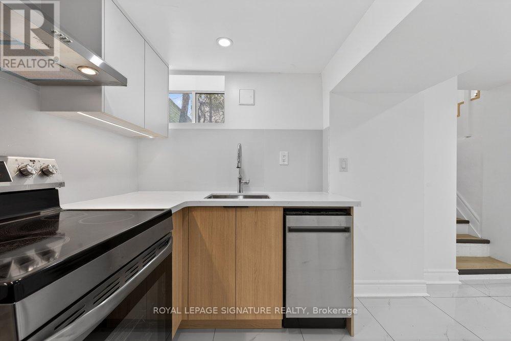 Lower - 146 Coleridge Avenue, Toronto, Ontario  M4C 4H6 - Photo 3 - E13097032