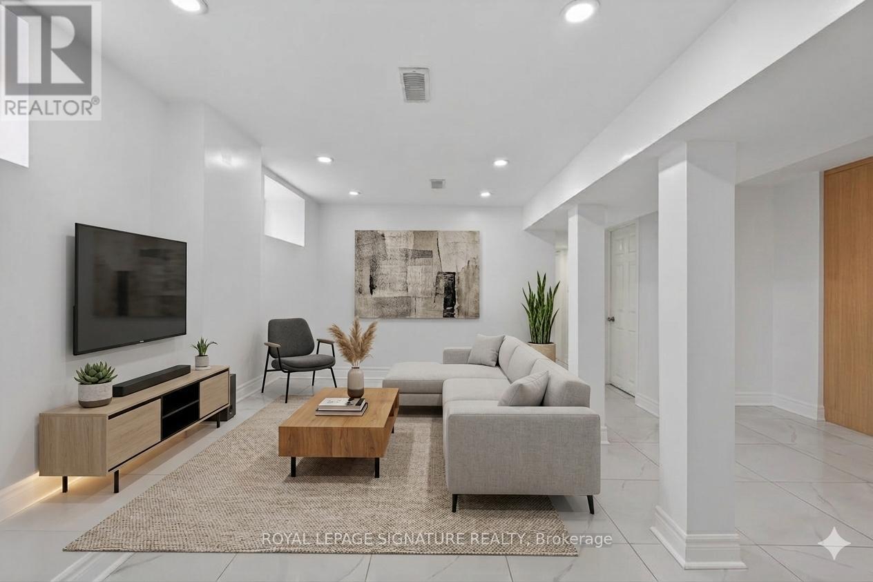 Lower - 146 Coleridge Avenue, Toronto, Ontario  M4C 4H6 - Photo 5 - E13097032