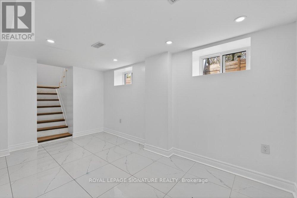 Lower - 146 Coleridge Avenue, Toronto, Ontario  M4C 4H6 - Photo 7 - E13097032
