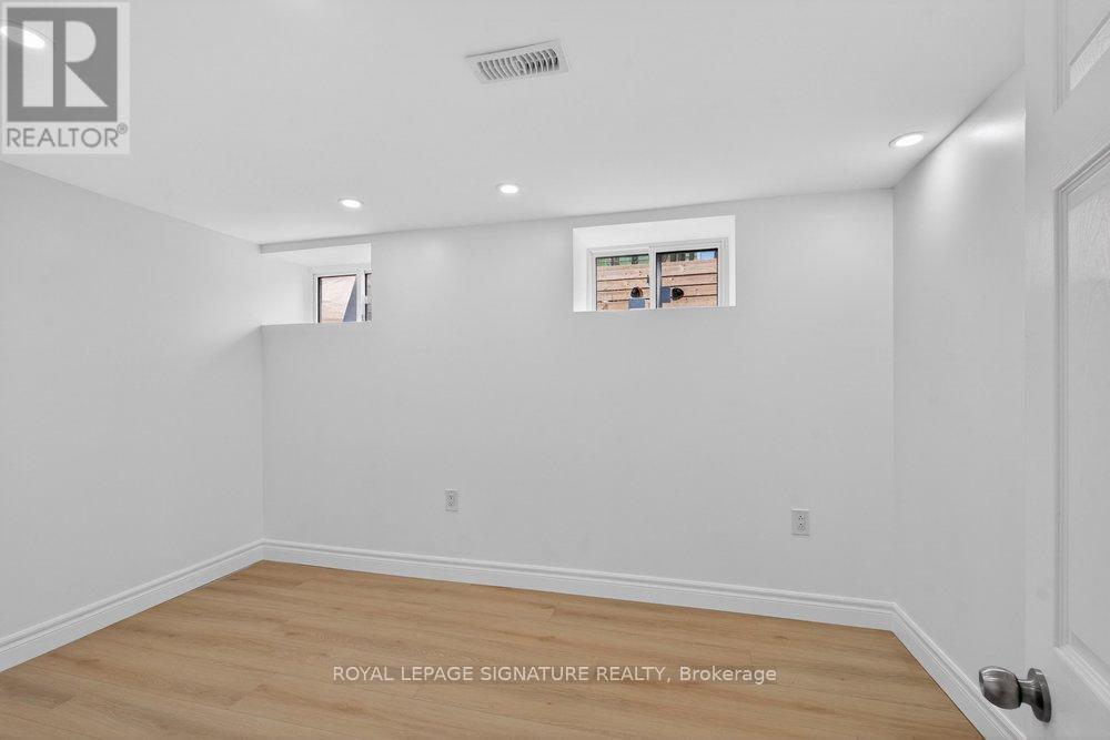 Lower - 146 Coleridge Avenue, Toronto, Ontario  M4C 4H6 - Photo 9 - E13097032