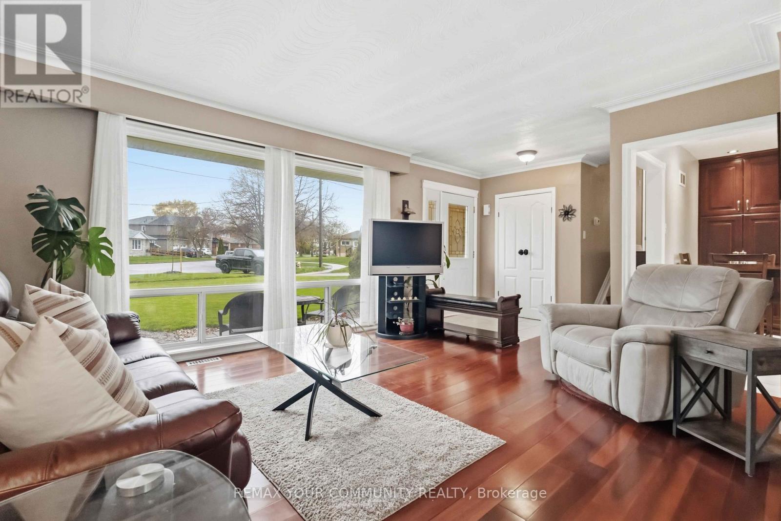 24 Mendip Crescent, Toronto, Ontario  M1P 1Y4 - Photo 12 - E13097152