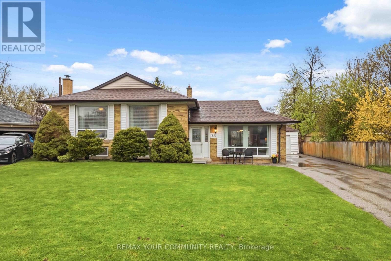 24 Mendip Crescent, Toronto, Ontario  M1P 1Y4 - Photo 2 - E13097152