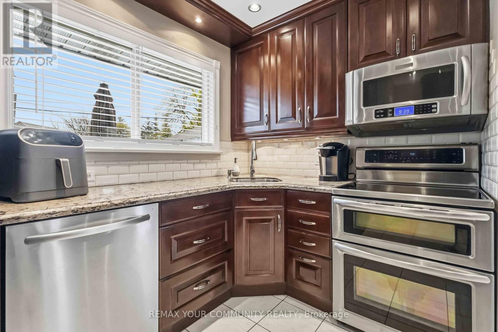 24 Mendip Crescent, Toronto, Ontario  M1P 1Y4 - Photo 21 - E13097152