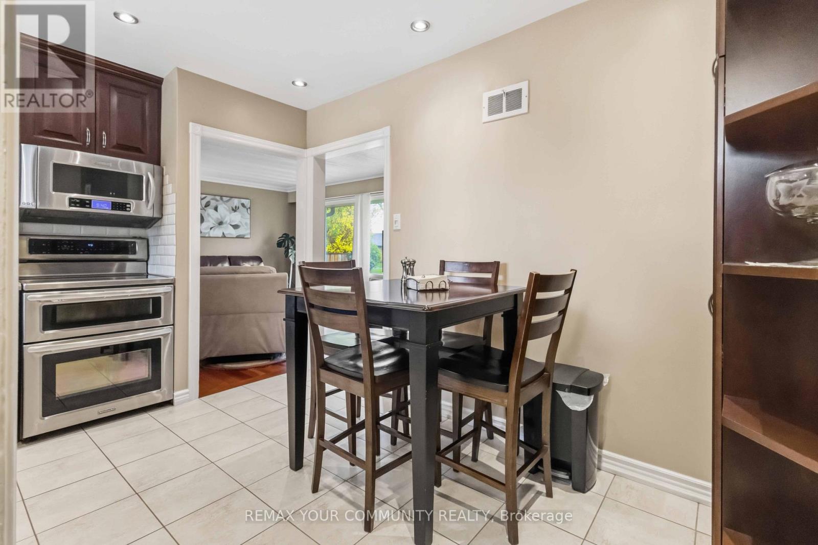 24 Mendip Crescent, Toronto, Ontario  M1P 1Y4 - Photo 24 - E13097152