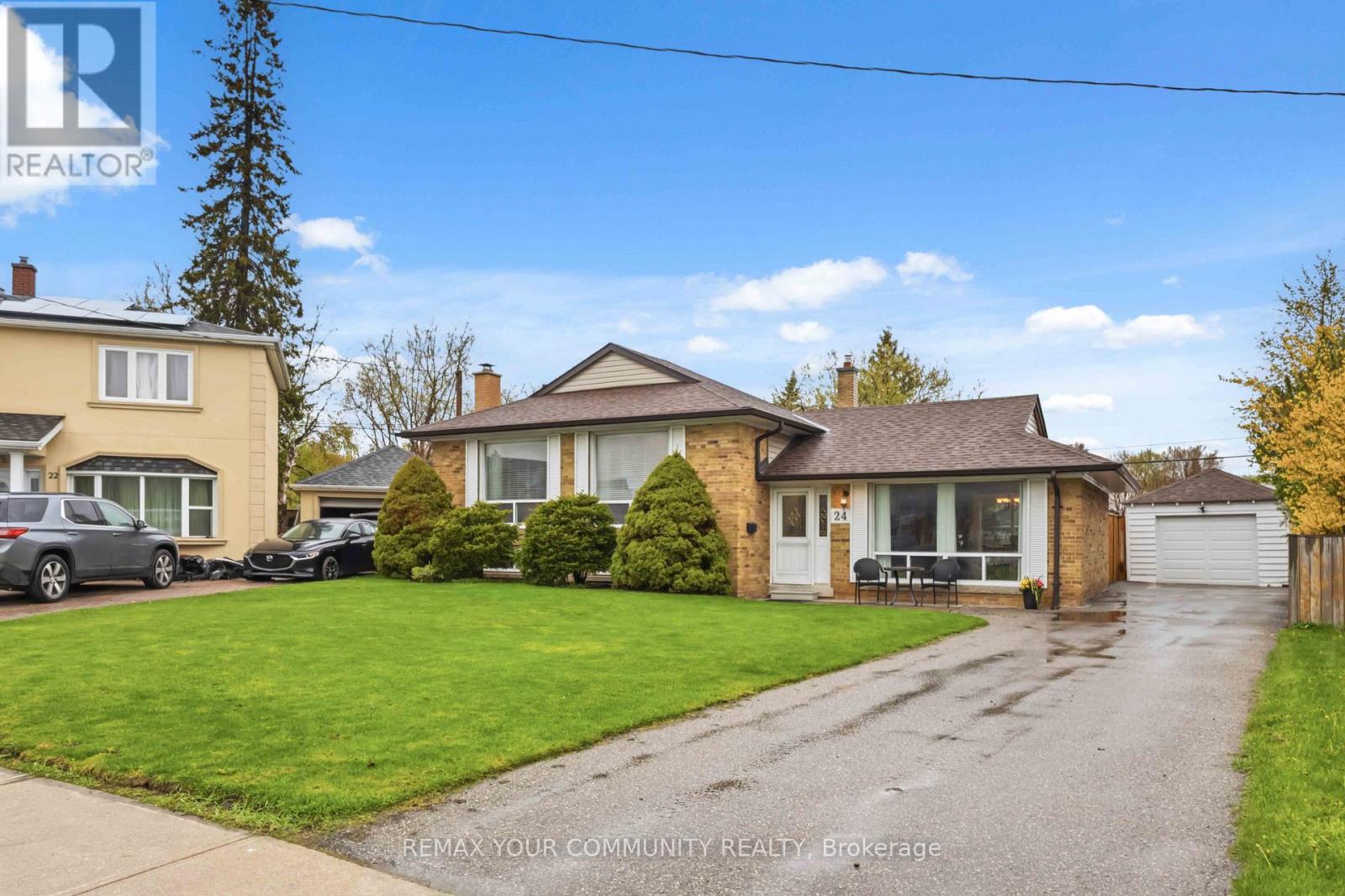 24 Mendip Crescent, Toronto, Ontario  M1P 1Y4 - Photo 4 - E13097152