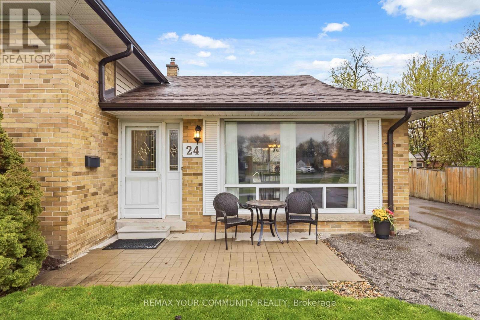 24 Mendip Crescent, Toronto, Ontario  M1P 1Y4 - Photo 5 - E13097152
