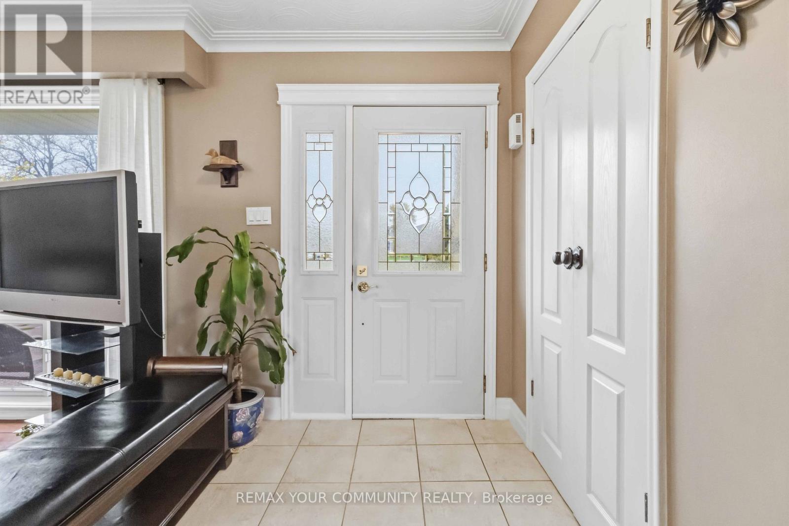 24 Mendip Crescent, Toronto, Ontario  M1P 1Y4 - Photo 6 - E13097152