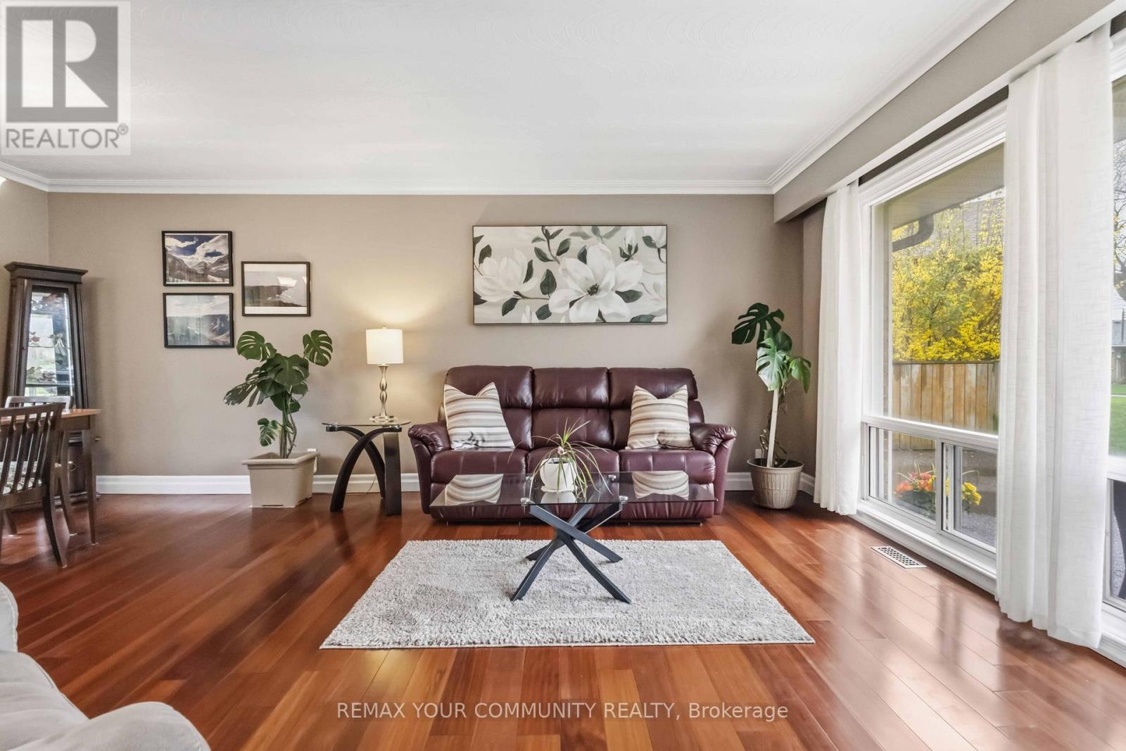 24 Mendip Crescent, Toronto, Ontario  M1P 1Y4 - Photo 9 - E13097152