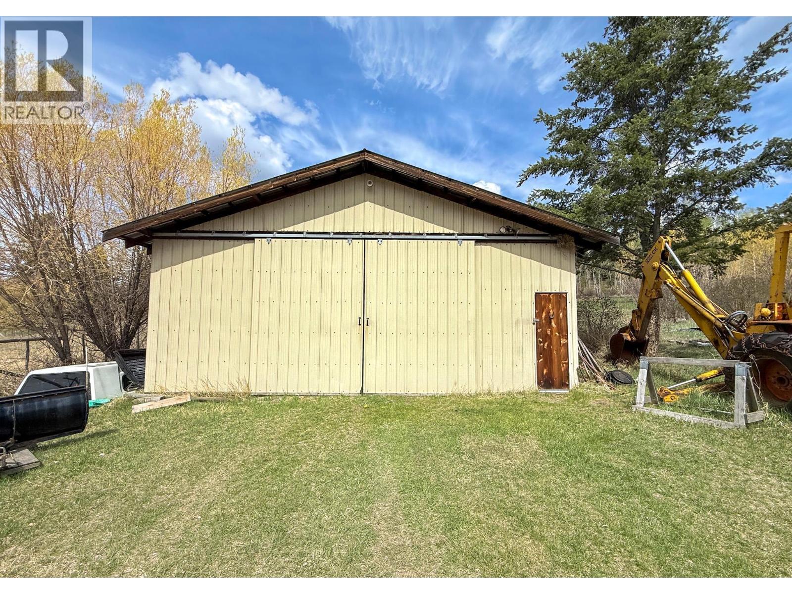 3733 S Cariboo 97 Highway, Lac La Hache, British Columbia  V0K 1T0 - Photo 2 - R3120836