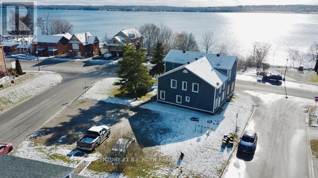 194 Dunlop Street E, Barrie, Ontario  L4M 1B4 - Photo 3 - S12253457