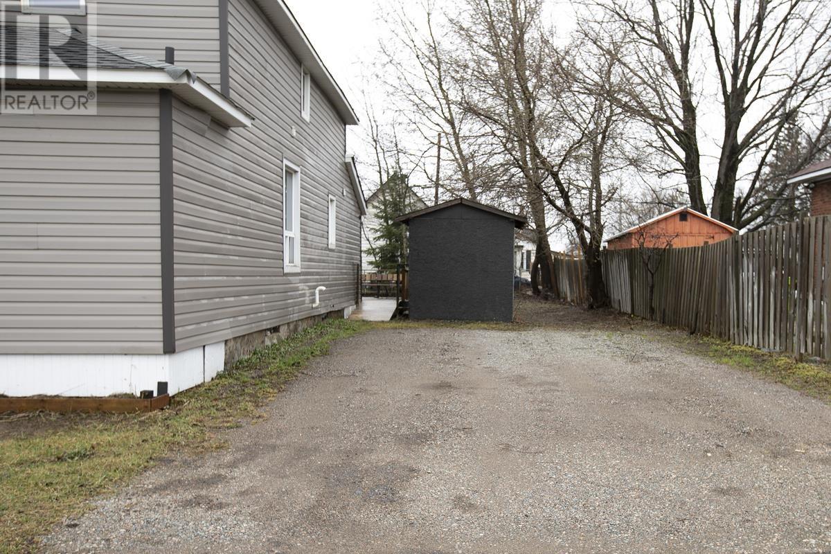 351 Bloor St W, Sault Ste. Marie, Ontario  P6C 1J6 - Photo 3 - SM260875