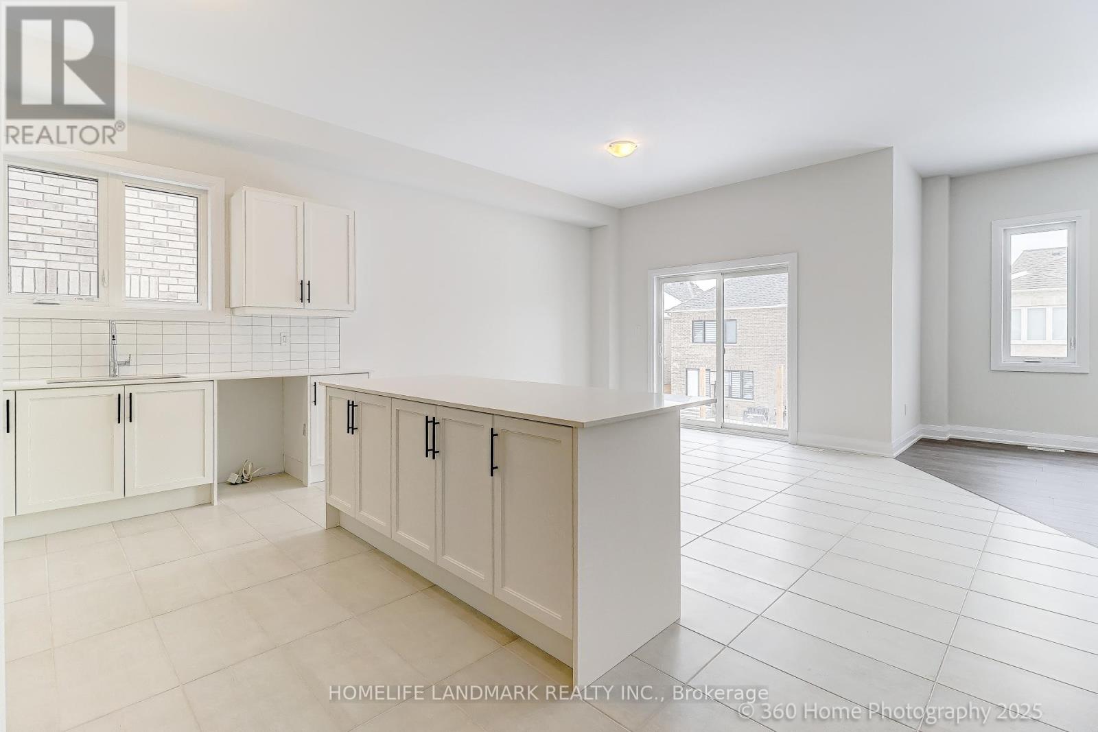 241 Seguin Street, Richmond Hill, Ontario  L4E 1N7 - Photo 3 - N13097096